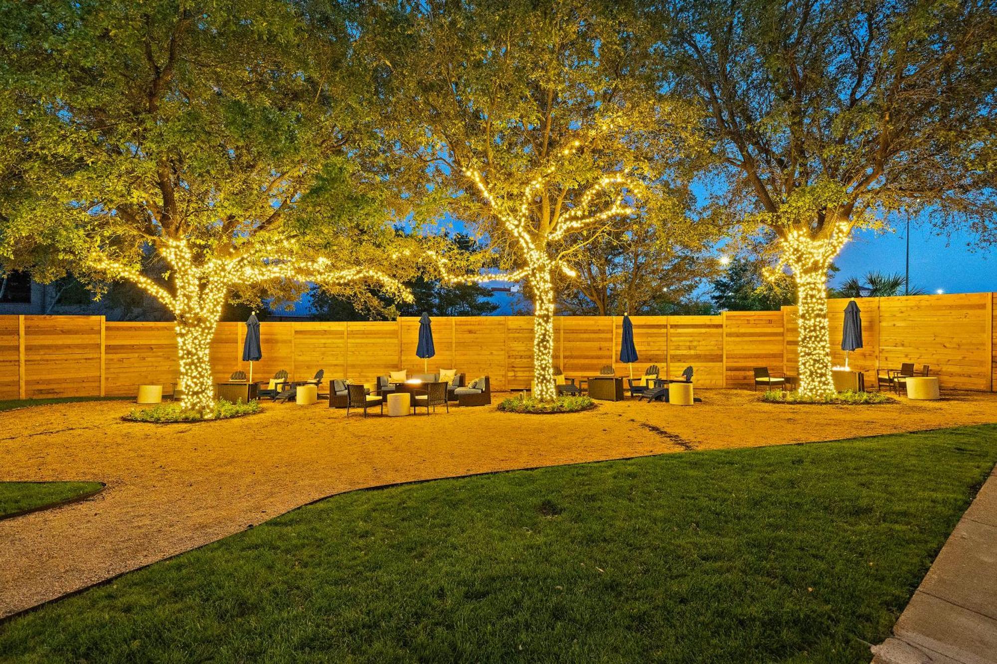 Hotel Hilton College Station & Conference Center Esterno foto