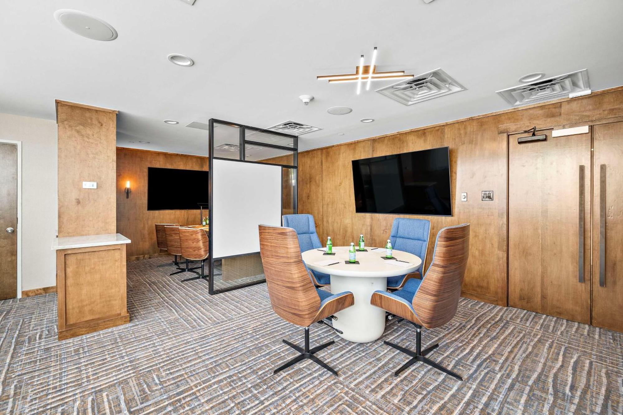 Hotel Hilton College Station & Conference Center Esterno foto