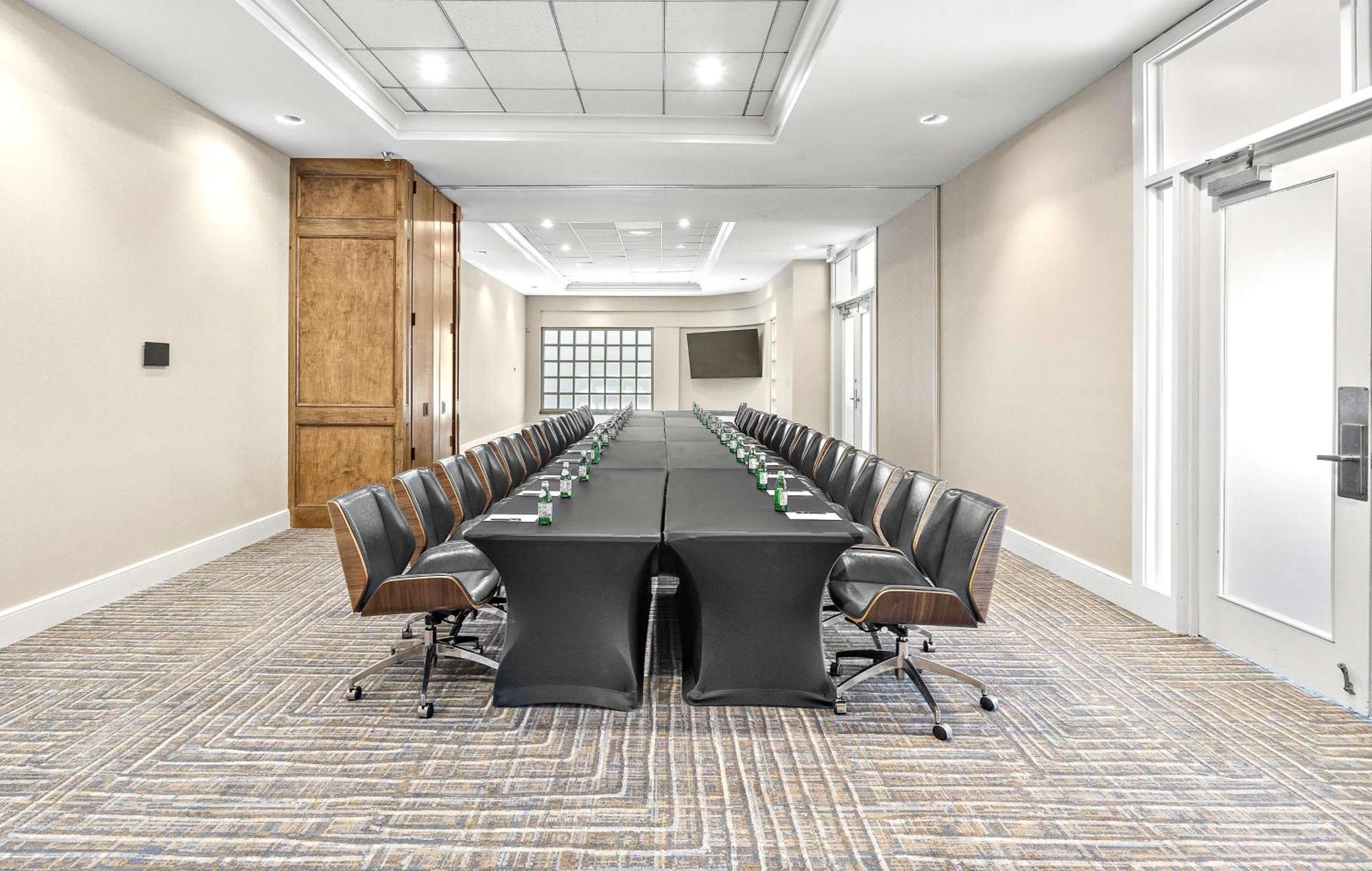 Hotel Hilton College Station & Conference Center Esterno foto